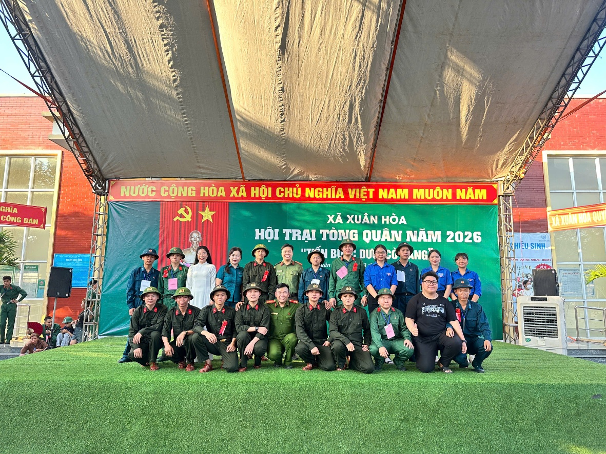 ''Description: A group of people posing for a photo

AI-generated content may be incorrect.''