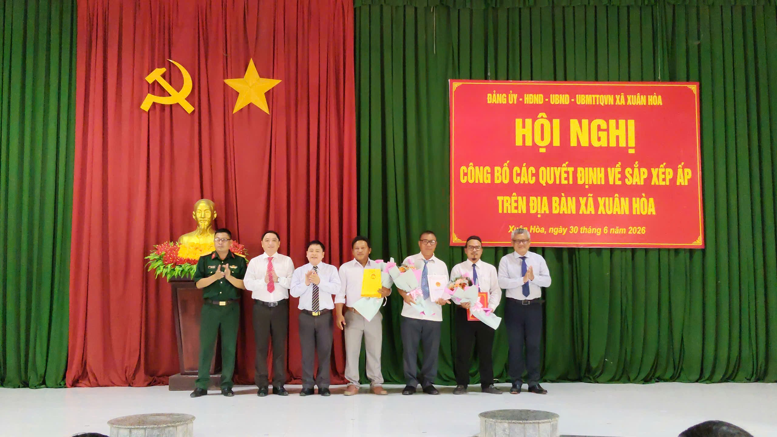 CÔNG BỐ CÁC QUYẾT ĐỊNH VỀ SẮP XẾP CÁC ẤP TRÊN ĐỊA BÀN XÃ XUÂN HÒA