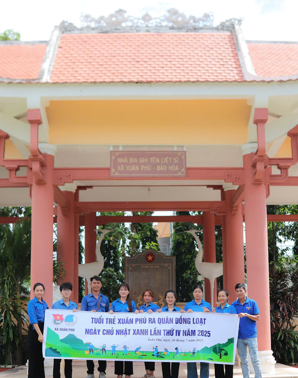 ĐOÀN THANH NIÊN XÃ XUÂN PHÚ TỔ CHỨC RA QUÂN “NGÀY CHỦ NHẬT XANH” LẦN IV NĂM 2025