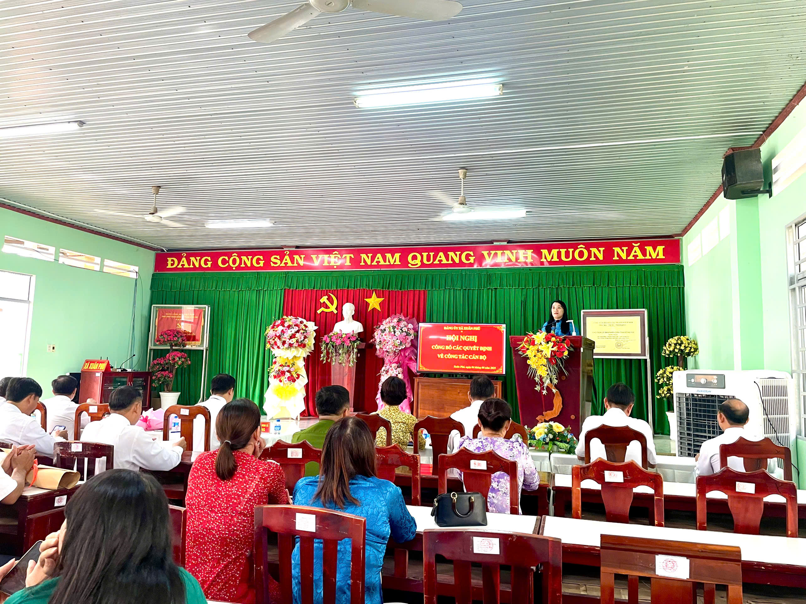 tân phó bí thư