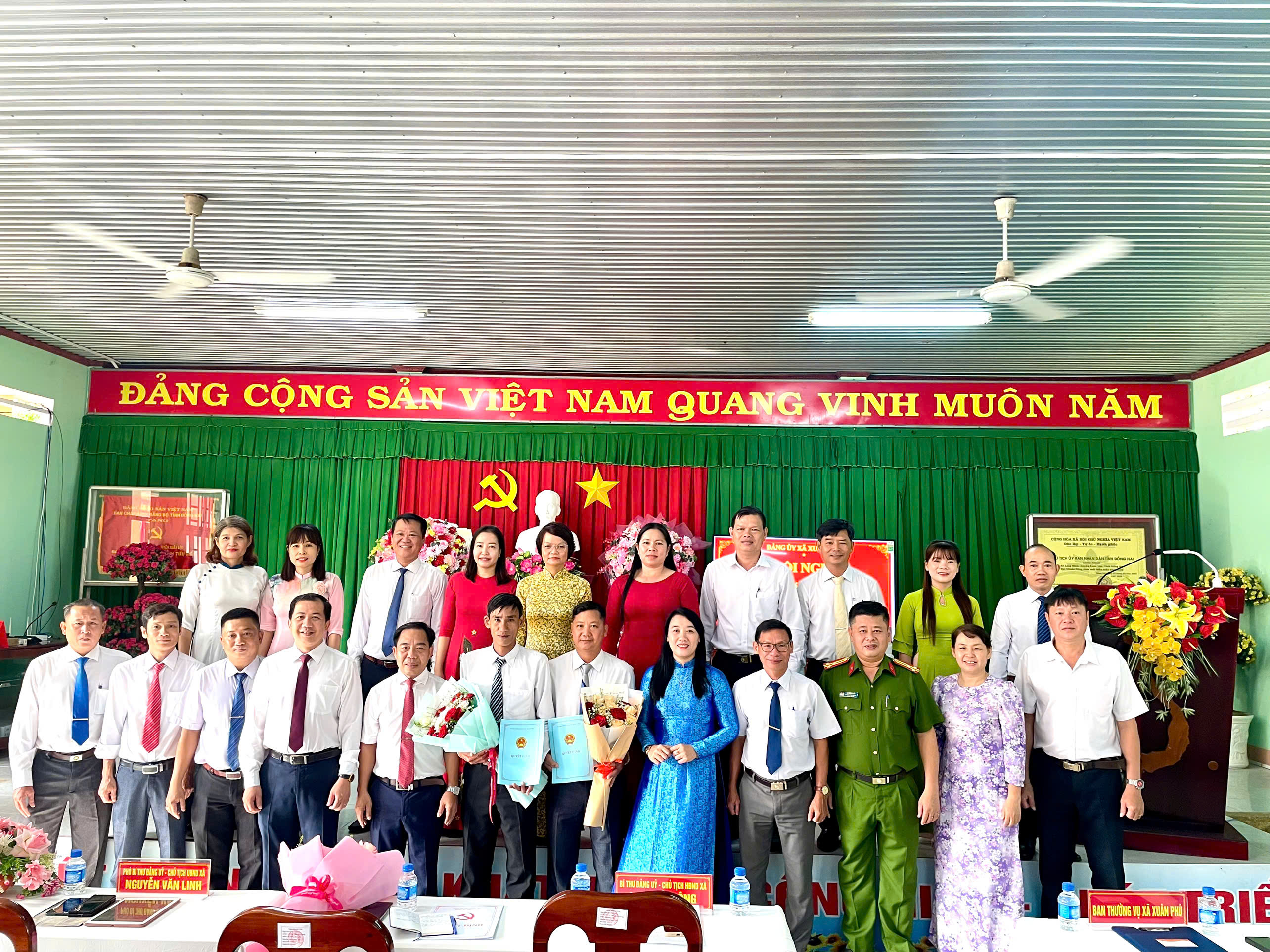 XÃ XUÂN PHÚ CÔNG BỐ QUYẾT ĐỊNH CỦA BAN THƯỜNG VỤ TỈNH ỦY VÀ BAN THƯỜNG VỤ ĐẢNG ỦY VỀ CÔNG TÁC CÁN BỘ