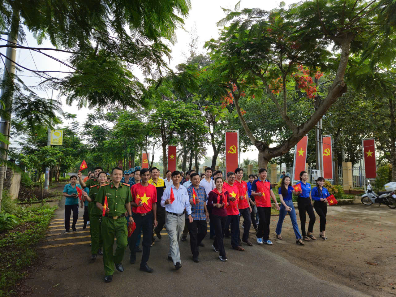 XÃ XUÂN PHÚ HƯỞNG ỨNG HOẠT ĐỘNG “CÙNG VIỆT NAM TIẾN BƯỚC”