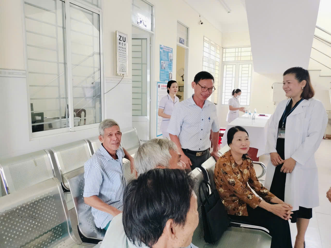 Lãnh đạo UBND xã Xuân Phú thăm, kiểm tra hoạt động chăm sóc sức khoẻ nhân dân tại Trạm Y tế xã