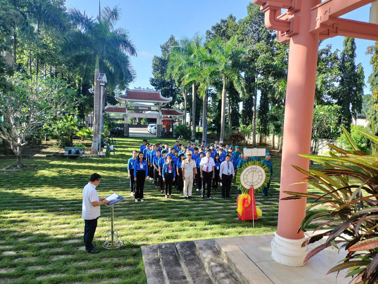 ĐOÀN THANH NIÊN XÃ XUÂN PHÚ TỔ CHỨC LỄ VIẾNG NHÀ BIA LIỆT SĨ NHÂN DỊP ĐẠI HỘI ĐOÀN LẦN THỨ I, NHIỆM KỲ 2025–2030