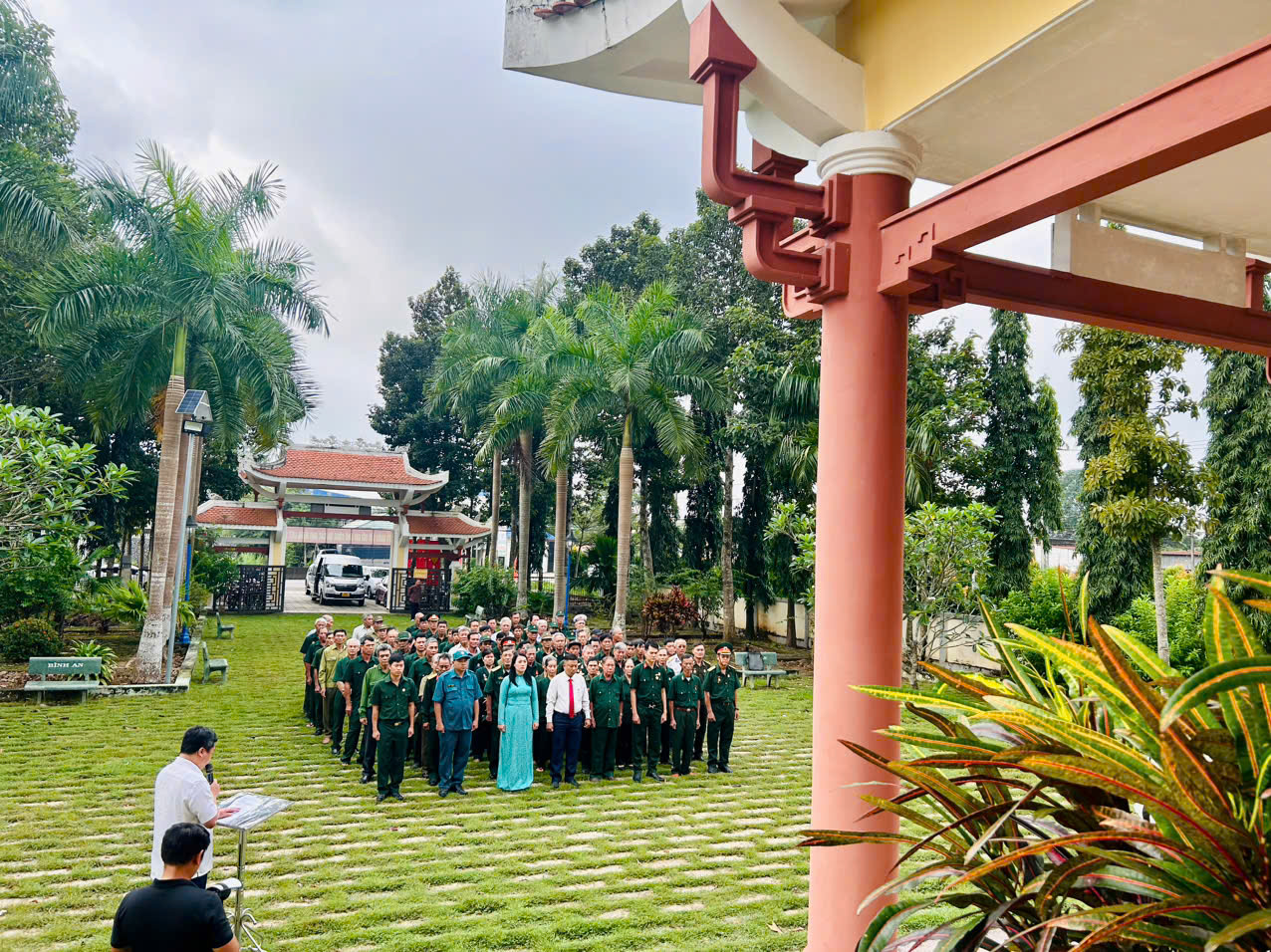 HỘI CỰU CHIẾN BINH XÃ XUÂN PHÚ VIẾNG NHÀ BIA NHÂN DỊP ĐẠI HỘI ĐẠI BIỂU HỘI CỰU CHIẾN BINH LẦN THỨ NHẤT, NHIỆM KỲ 2025 – 203