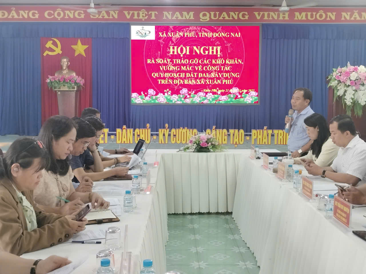 HỘI NGHỊ RÀ SOÁT, THÁO GỠ NHỮNG KHÓ KHĂN, VƯỚNG MẮC VỀ CÔNG TÁC QUY HOẠCH ĐẤT ĐAI, XÂY DỰNG  TRÊN ĐỊA BÀN XÃ XUÂN PHÚ