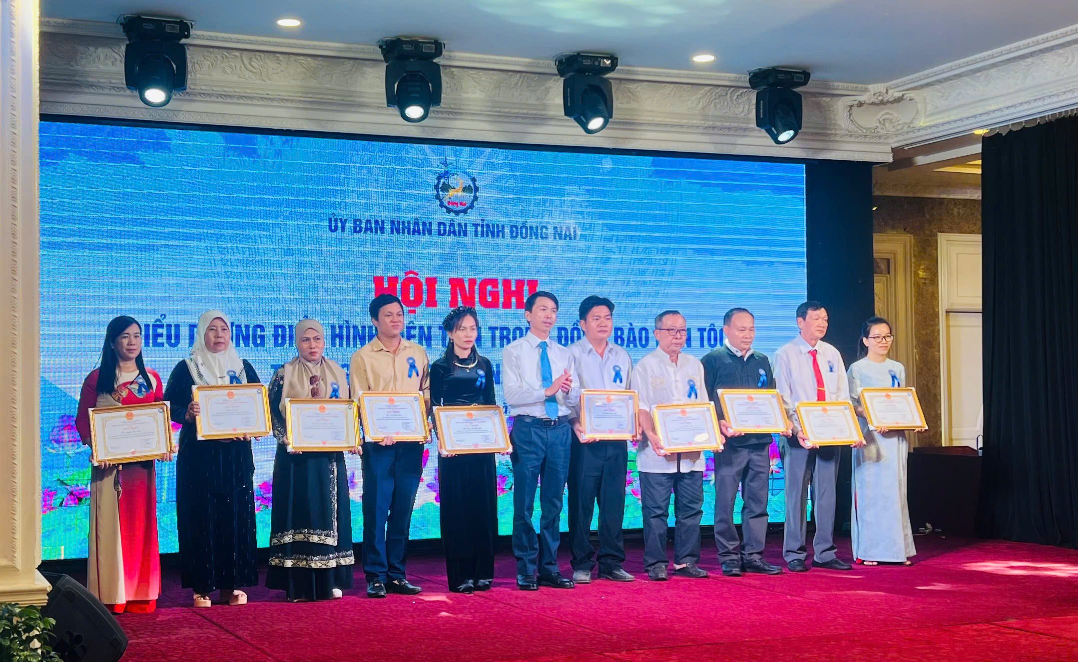 XÃ XUÂN PHÚ THAM DỰ HỘI NGHỊ ĐIỂN HÌNH TIÊN TIẾN TRONG ĐỒNG BÀO DÂN TỘC THIỂU SỐ NĂM 2025