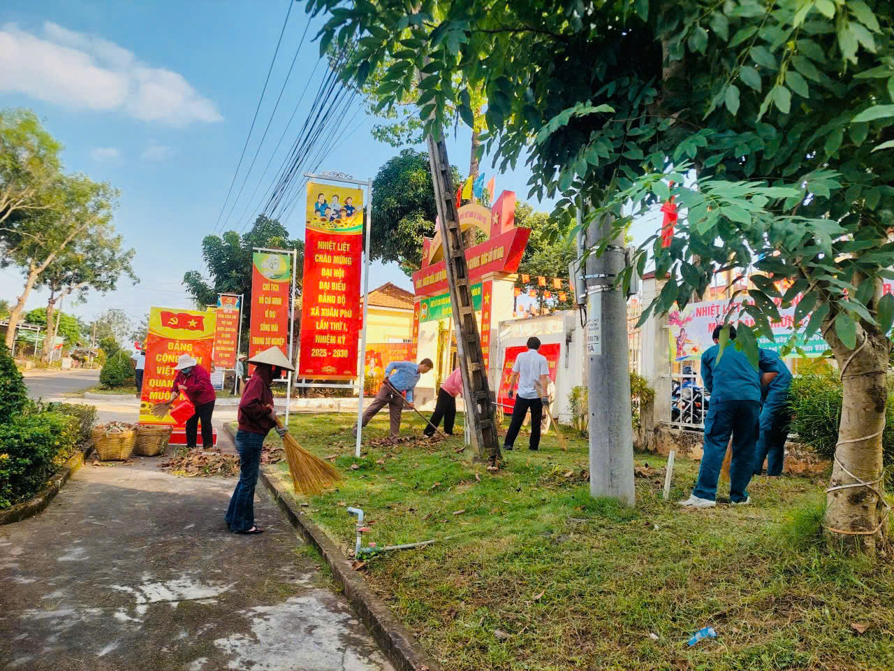 CÁN BỘ, ĐẢNG VIÊN CHI BỘ CƠ QUAN ĐẢNG XÃ XUÂN PHÚ RA QUÂN CHỈNH TRANG TRỤ SỞ ĐÓN CHÀO NĂM MỚI 2026