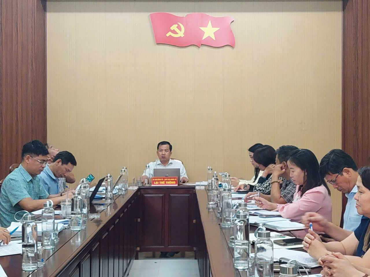 ĐẢNG ỦY XÃ XUÂN PHÚ HỌP TRIỂN KHAI CÔNG TÁC  CHUẨN BỊ CHĂM LO TẾT BÍNH NGỌ 2026