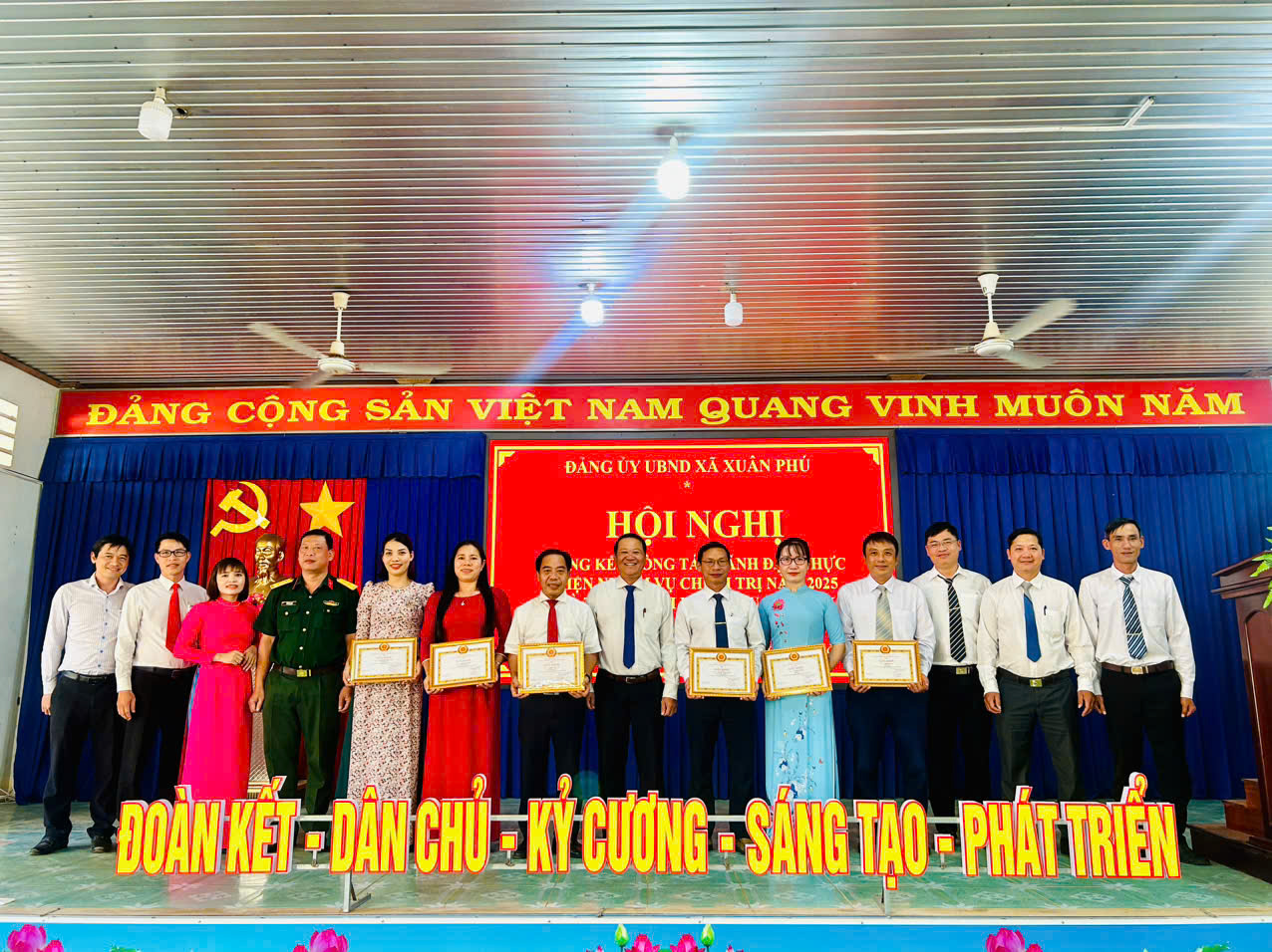 ĐẢNG ỦY UBND XÃ XUÂN PHÚ TỔ CHỨC HỘI NGHỊ TỔNG KẾT CÔNG TÁC LÃNH ĐẠO THỰC HIỆN NHIỆM VỤ CHÍNH TRỊ NĂM 2025 VÀ PHƯƠNG HƯỚNG, NHIỆM VỤ NĂM 2026