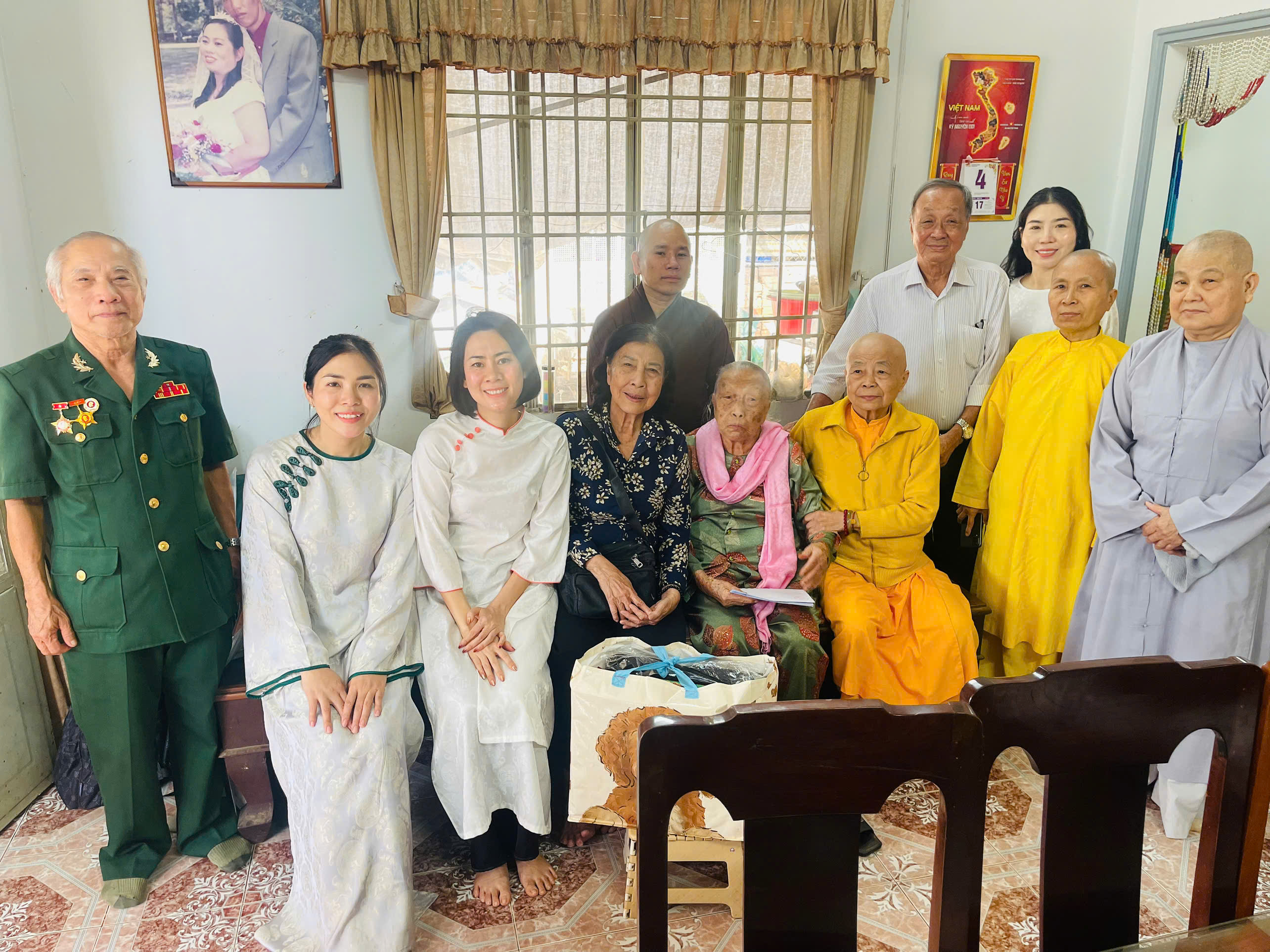 Hội Hỗ trợ gia đình liệt sĩ tỉnh Đồng Nai thăm,  chúc Tết Mẹ Việt Nam Anh hùng Đỗ Thị Miên