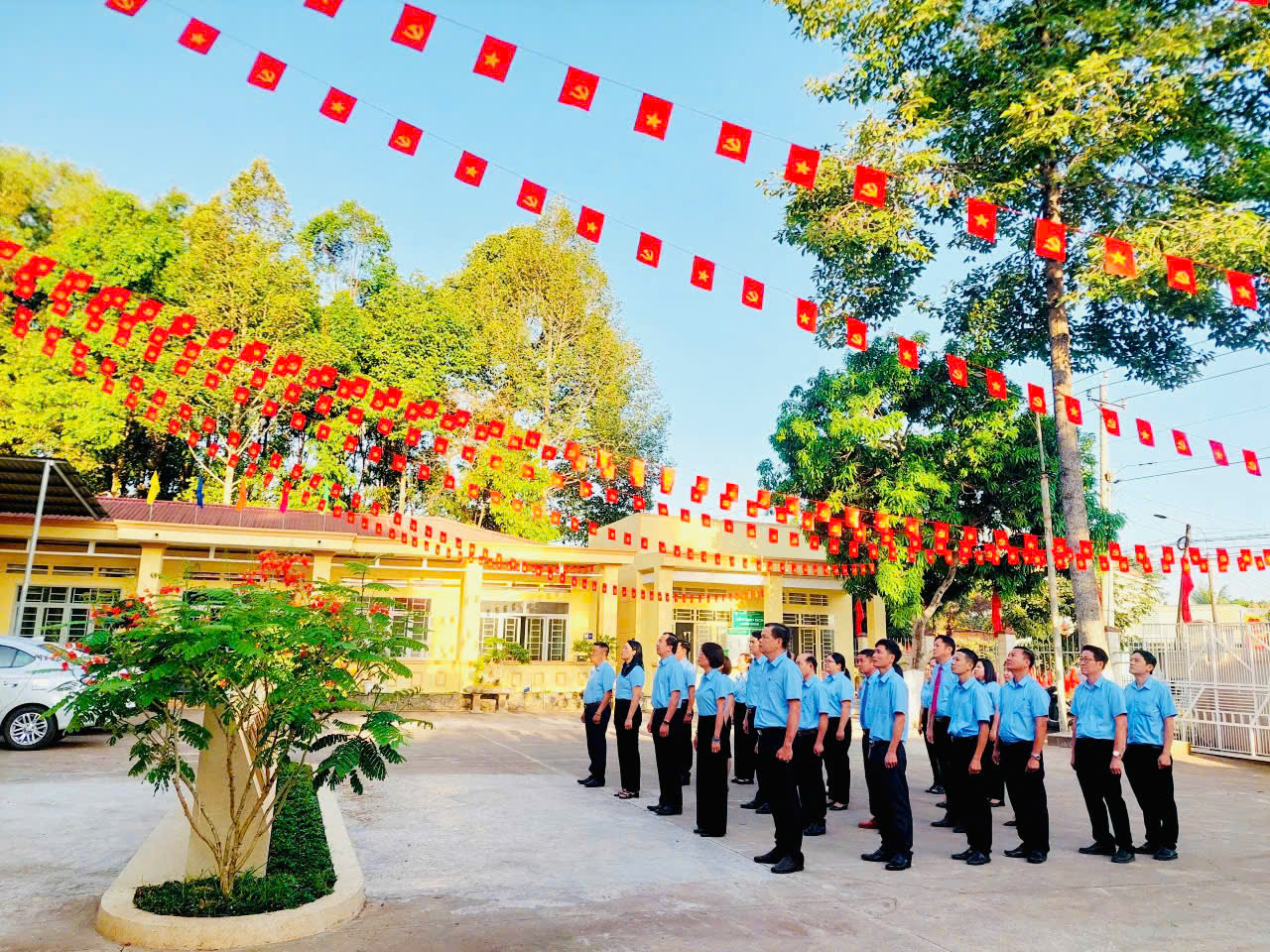 ĐẢNG ỦY XÃ XUÂN PHÚ TỔ CHỨC LỄ CHÀO CỜ ĐẦU TUẦN VÀ HỘI NGHỊ GIAO BAN TRIỂN KHAI NHIỆM VỤ TRỌNG TÂM DỊP TẾT  NGUYÊN ĐÁN 2026