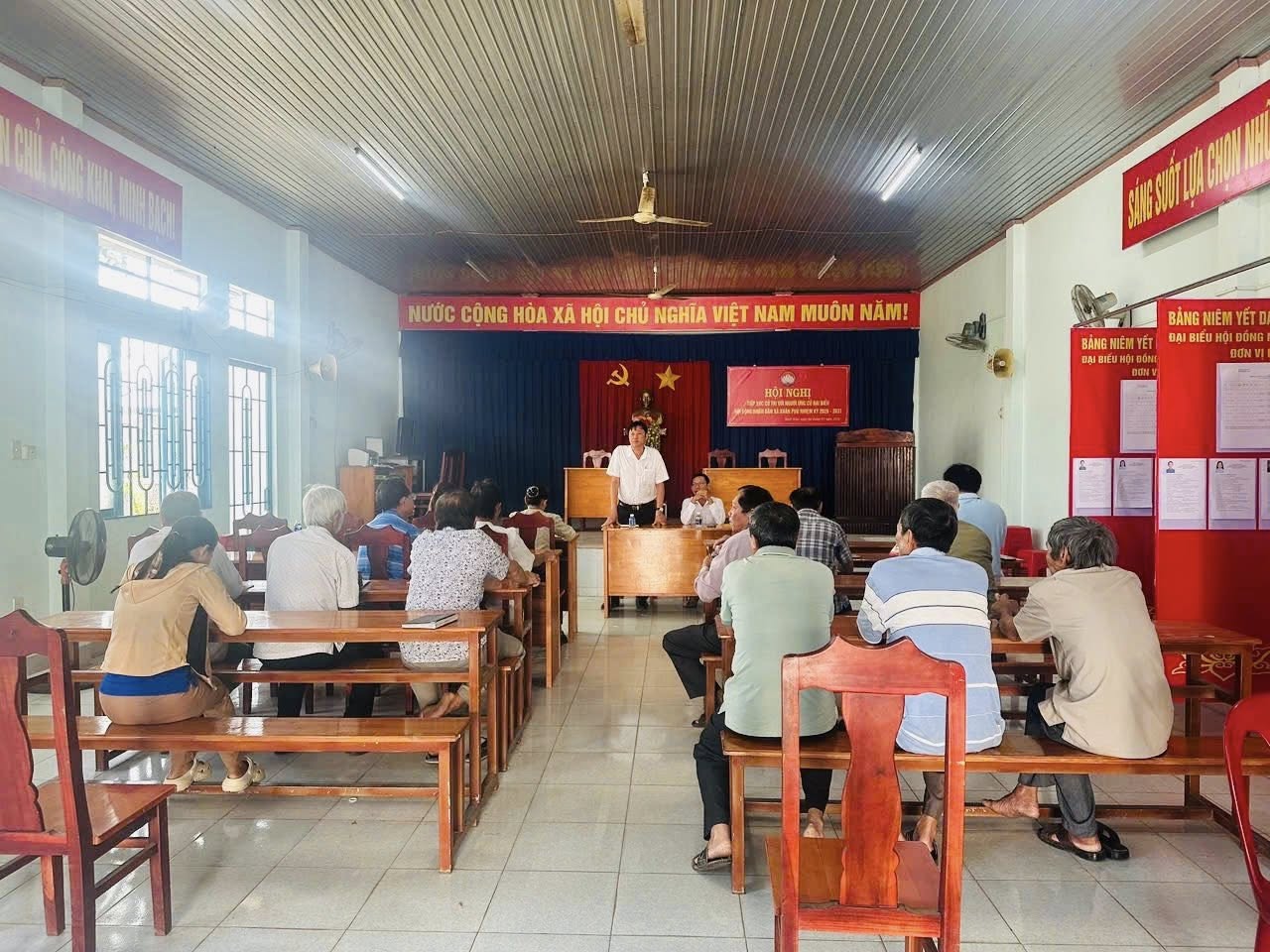 Ủy ban MTTQ Việt Nam xã Xuân Phú tổ chức giám sát công tác bầu cử tại các đơn vị bầu cử và khu vực bỏ phiếu