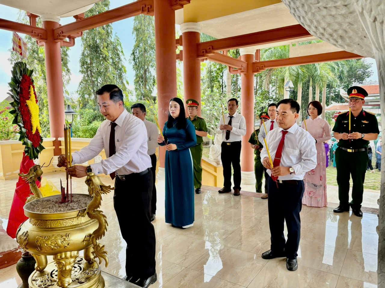 XUÂN PHÚ VIẾNG NHÀ BIA GHI TÊN LIỆT SĨ TRƯỚC LỄ HỘI TÒNG QUÂN NĂM 2026