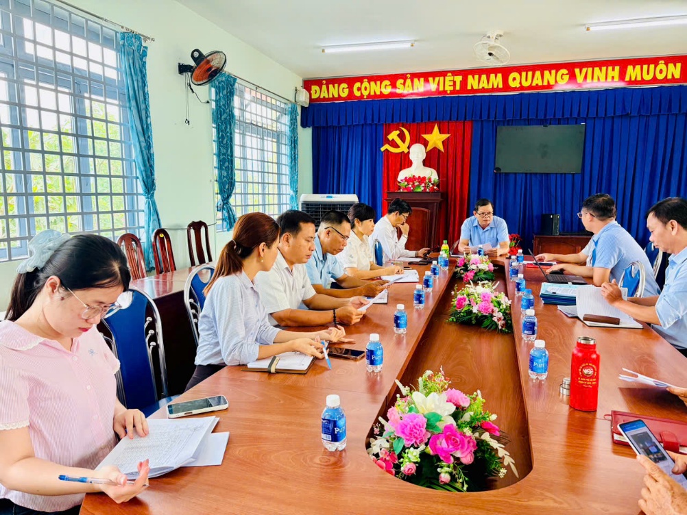 Toàn cảnh buổi giám sát của Ban Kinh tế Ngân sách HĐND xã