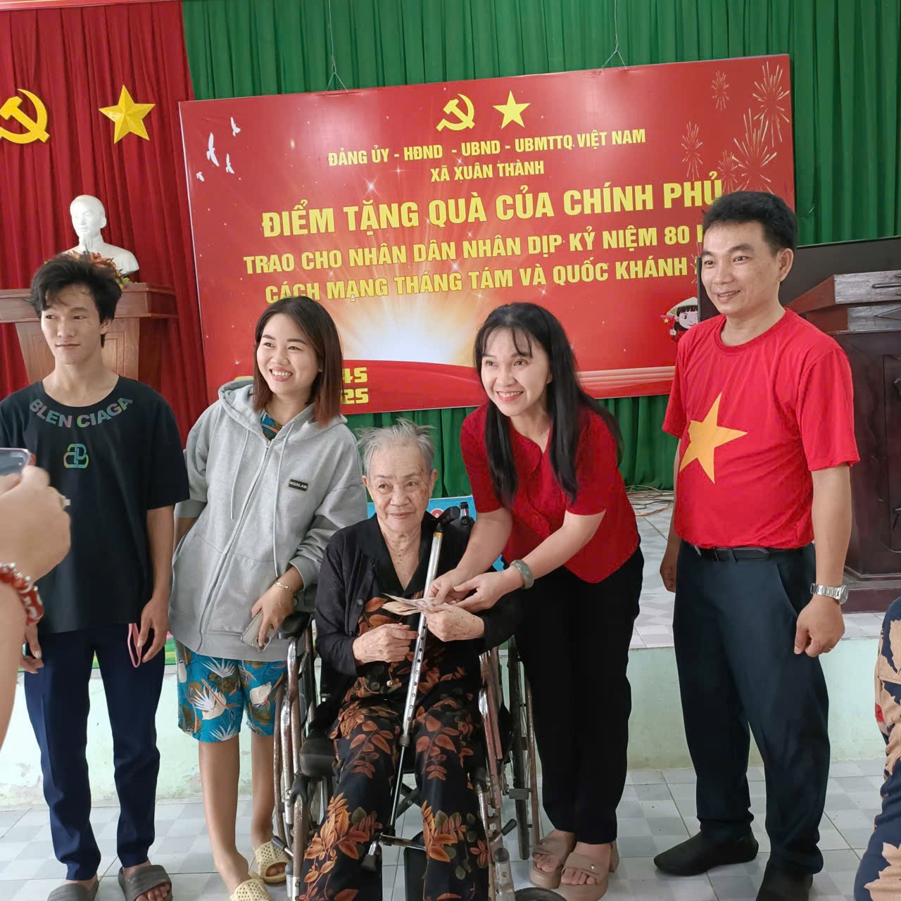 💥📢📣 NIỀM VUI NHẬN QUÀ TẾT ĐỘC LẬP 2.9 CỦA NGƯỜI DÂN XÃ XUÂN THÀNH