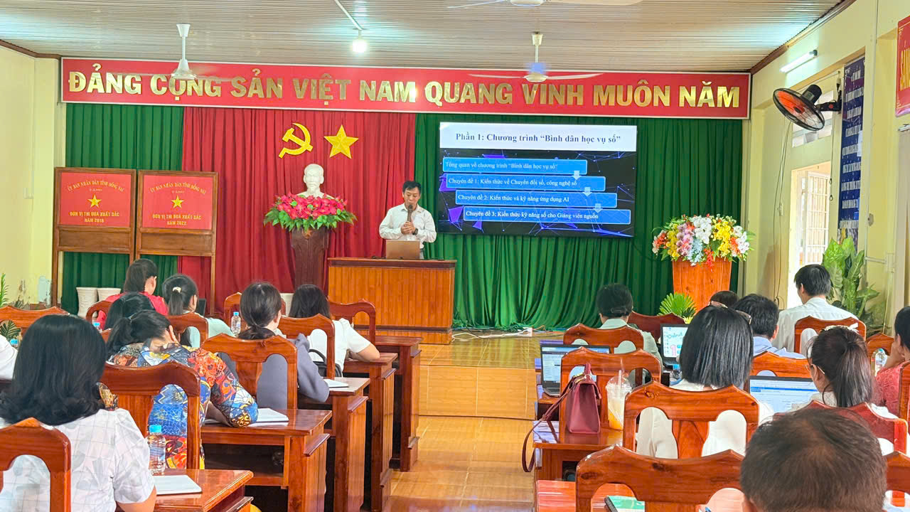Tập huấn nâng cao năng lực chuyển đổi số tại xã Xuân Thành