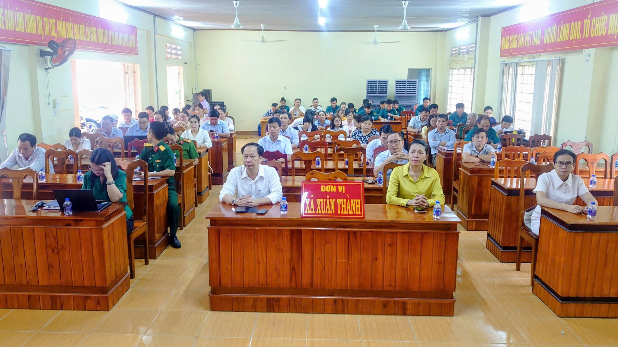 ĐẢNG ỦY XÃ XUÂN THÀNH THAM DỰ HỘI NGHỊ NGHIÊN CỨU, HỌC TẬP, QUÁN TRIỆT VÀ TRIỂN KHAI THỰC HIỆN NGHỊ QUYẾT SỐ 79 -NQ/TW VỀ PHÁT TRIỂN KINH TẾ NHÀ NƯỚC VÀ NGHỊ QUYẾT SỐ 80 -NQ/TW VỀ PHÁT TRIỂN VĂN HÓA VIỆT NAM CỦA BỘ CHÍNH TRỊ.